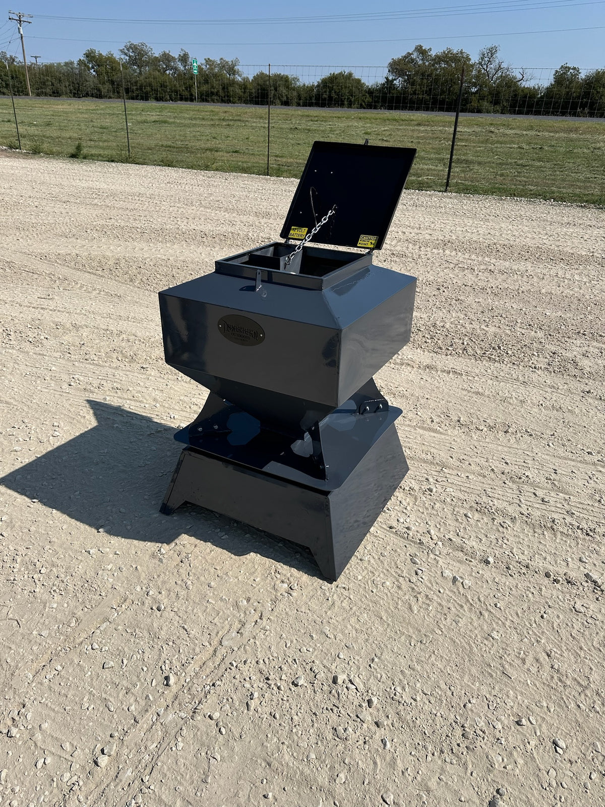 Longhorn Magnum 600 feeder with lid open showing the hopper